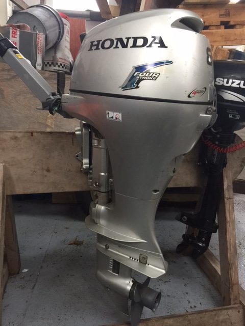 Hond 8 HP 4 stroke outboard - Marine Engineering Services